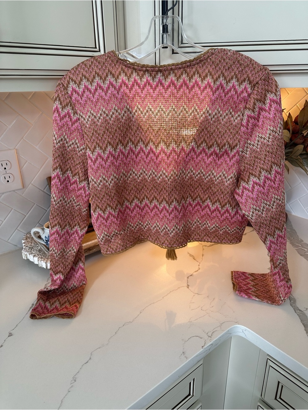 House of Harlow 1960 Pink & Brown Chevron V-Neck Cropped Sweater - Picture 4 of 5